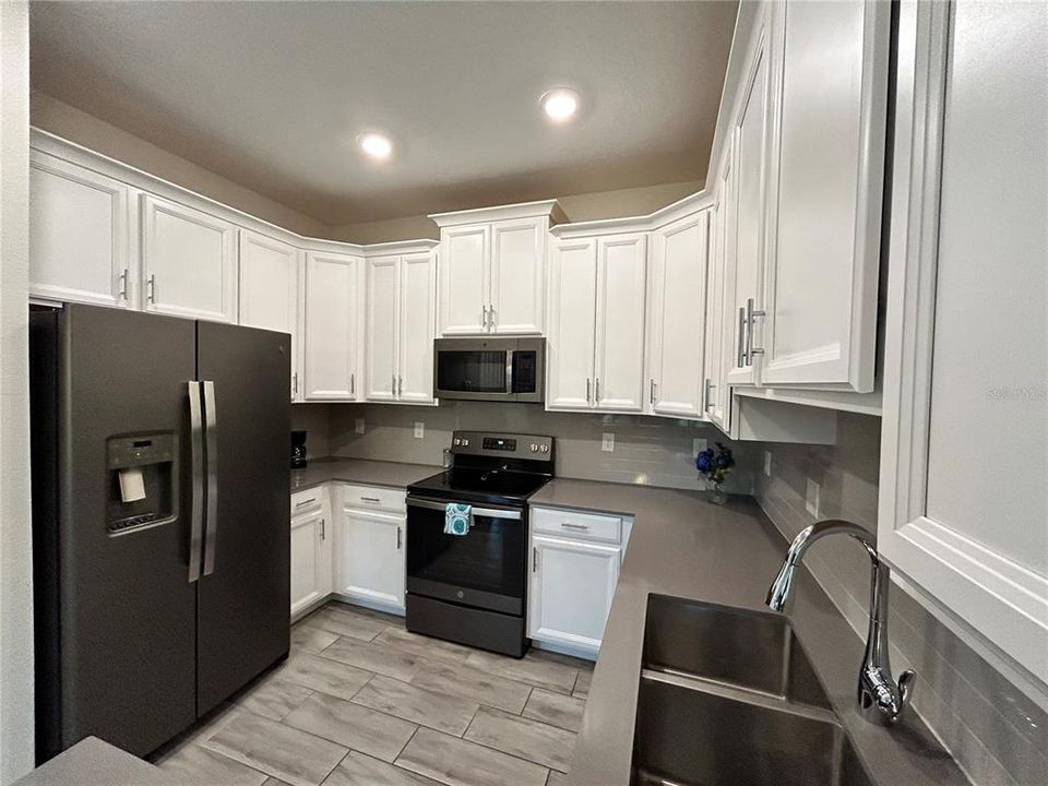 For Rent: $2,350 (2 beds, 2 baths, 1505 Square Feet)