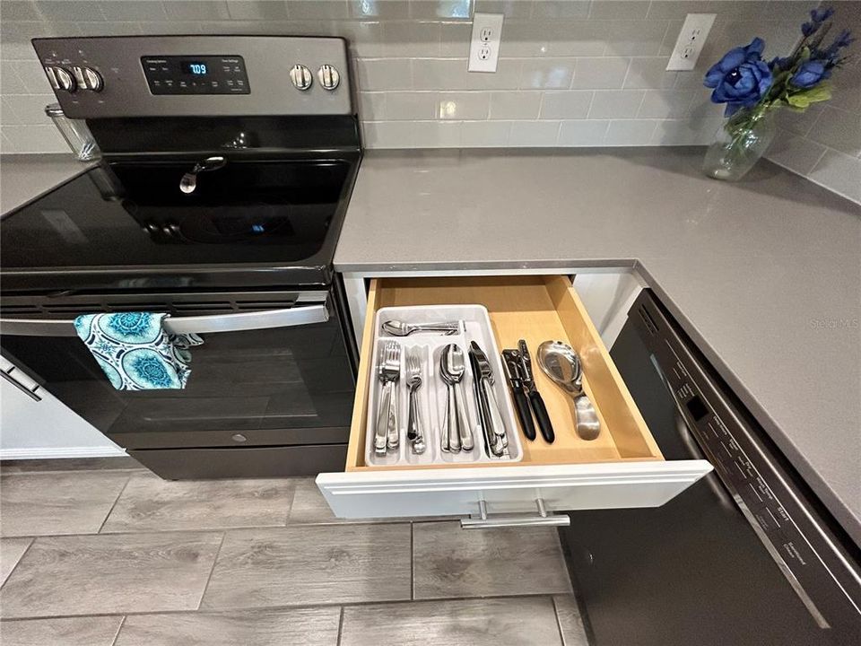 For Rent: $2,350 (2 beds, 2 baths, 1505 Square Feet)