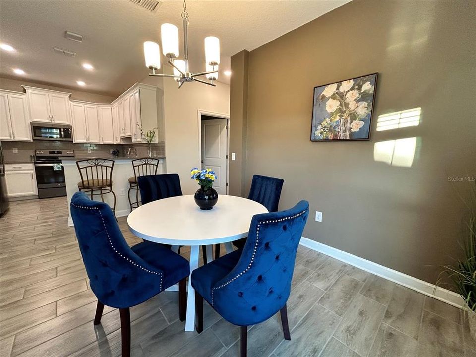 For Rent: $2,350 (2 beds, 2 baths, 1505 Square Feet)