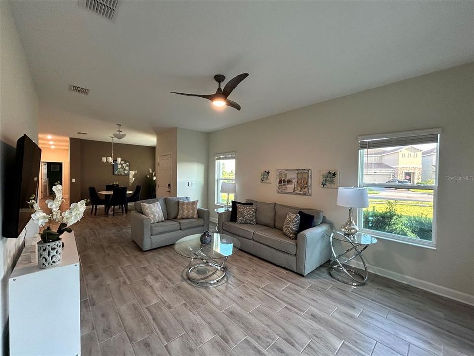 For Rent: $2,350 (2 beds, 2 baths, 1505 Square Feet)