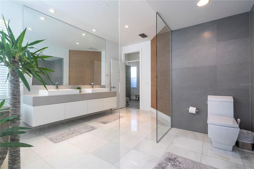На продажу: $1,299,000 (5 спален, 5 ванн, 4208 Квадратных фут)