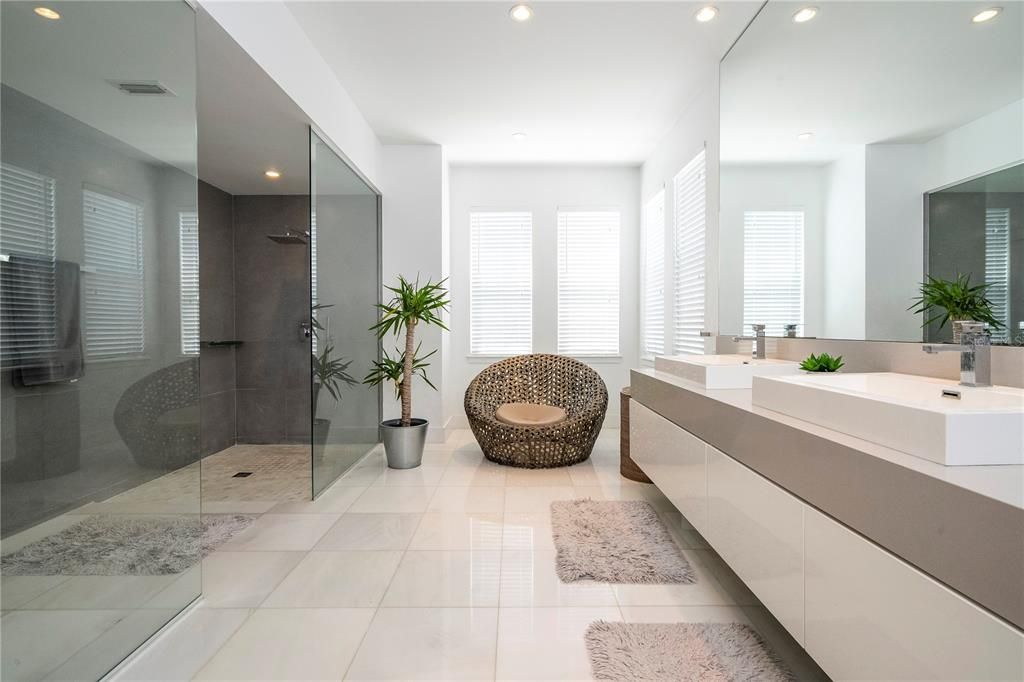 На продажу: $1,299,000 (5 спален, 5 ванн, 4208 Квадратных фут)