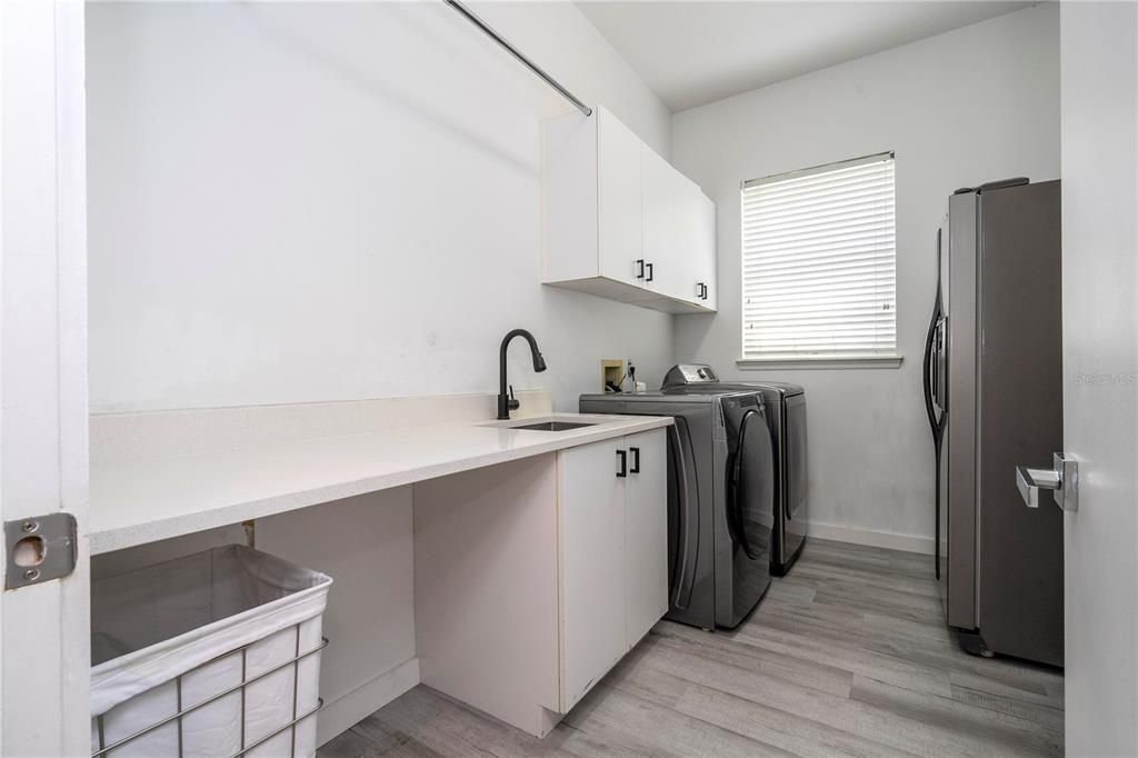 На продажу: $1,299,000 (5 спален, 5 ванн, 4208 Квадратных фут)