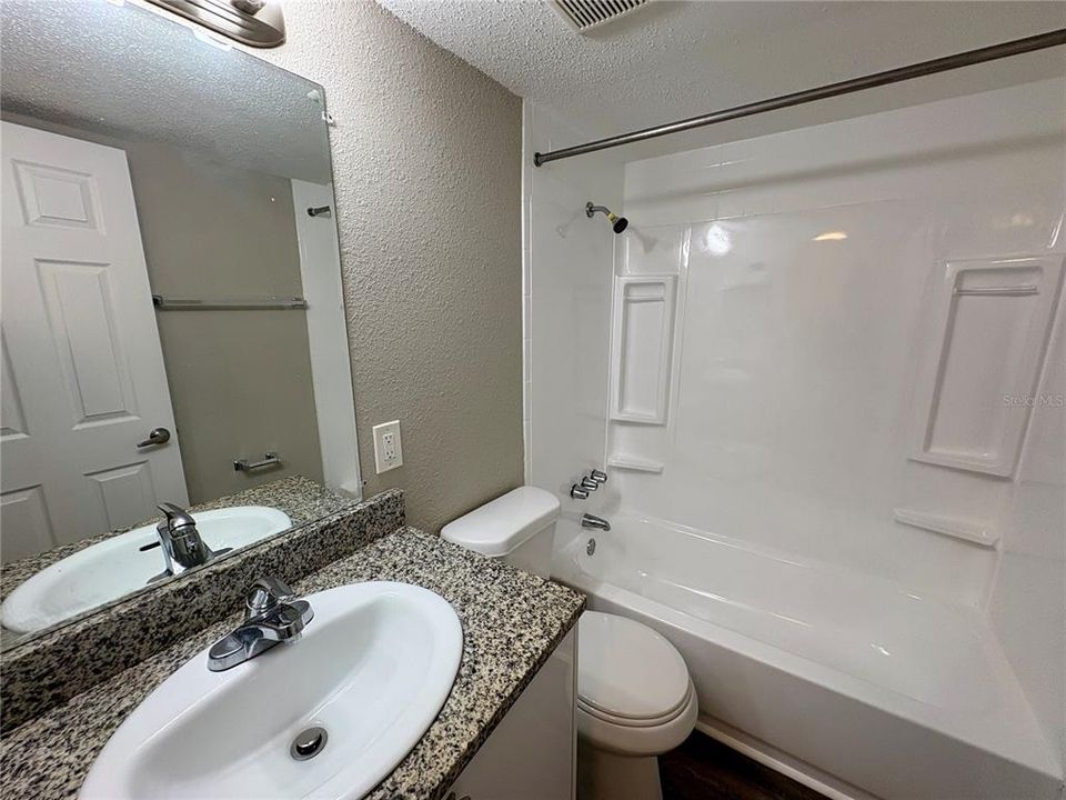 For Rent: $1,425 (2 beds, 2 baths, 850 Square Feet)