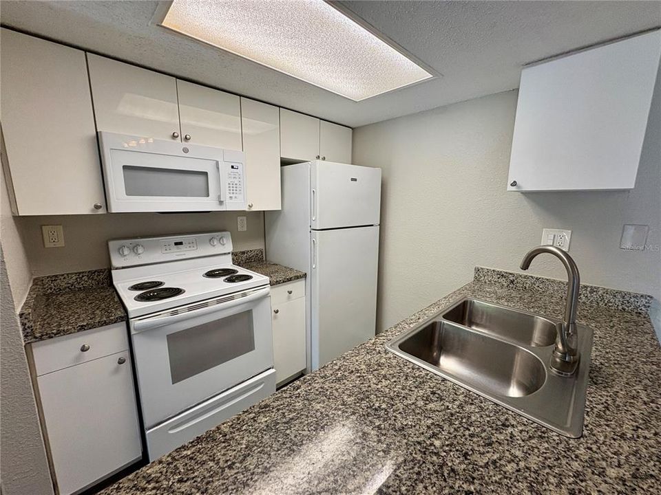 For Rent: $1,425 (2 beds, 2 baths, 850 Square Feet)