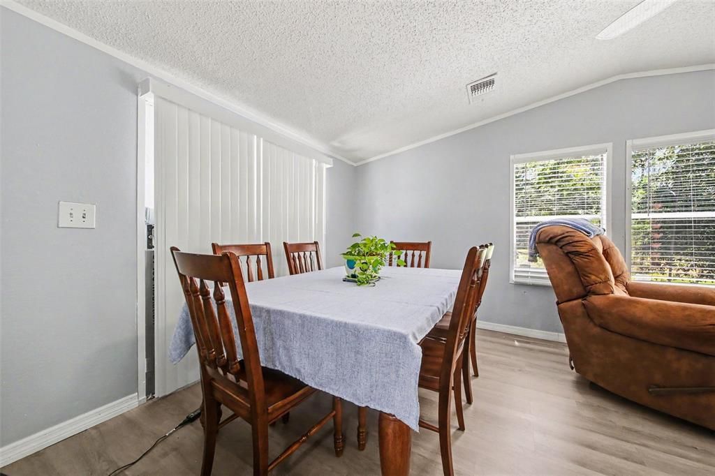 Activo con contrato: $185,000 (3 camas, 2 baños, 1272 Pies cuadrados)