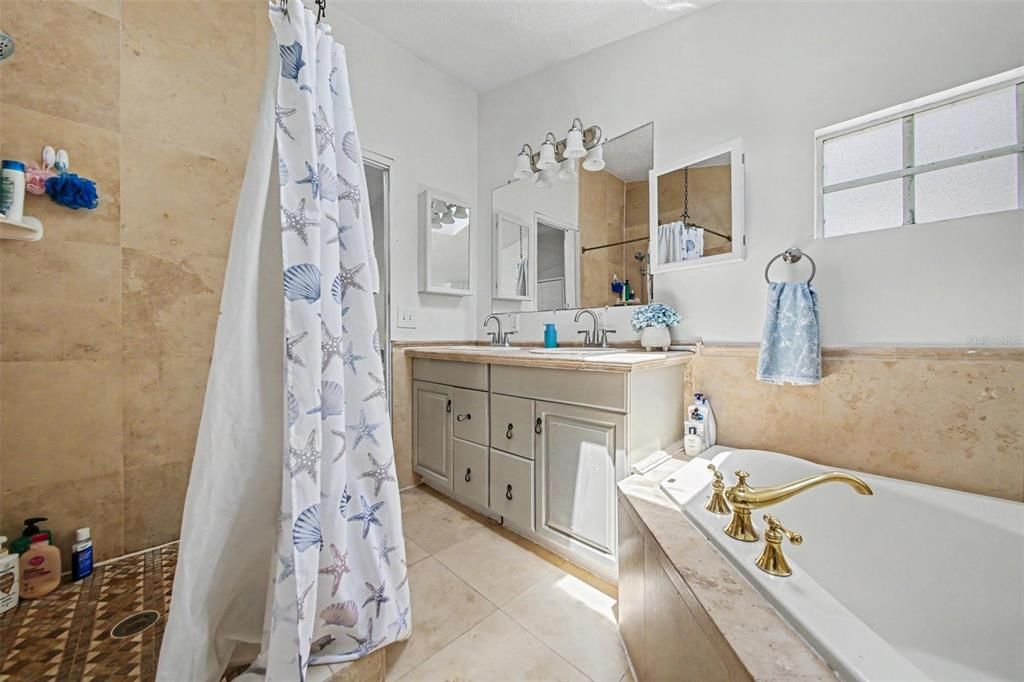 Activo con contrato: $185,000 (3 camas, 2 baños, 1272 Pies cuadrados)