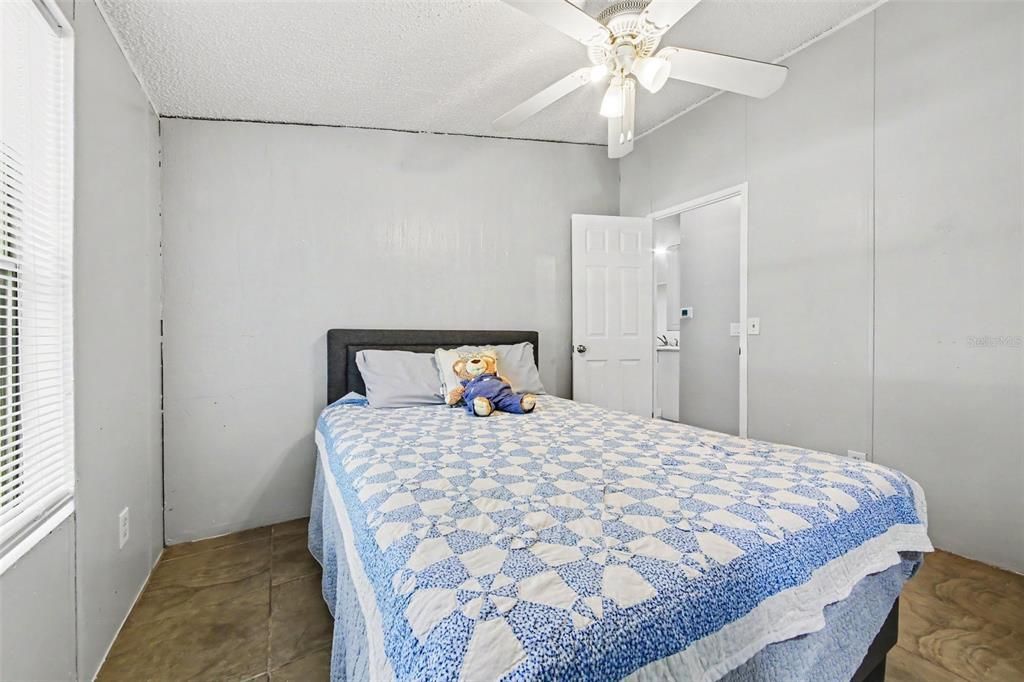 Activo con contrato: $185,000 (3 camas, 2 baños, 1272 Pies cuadrados)