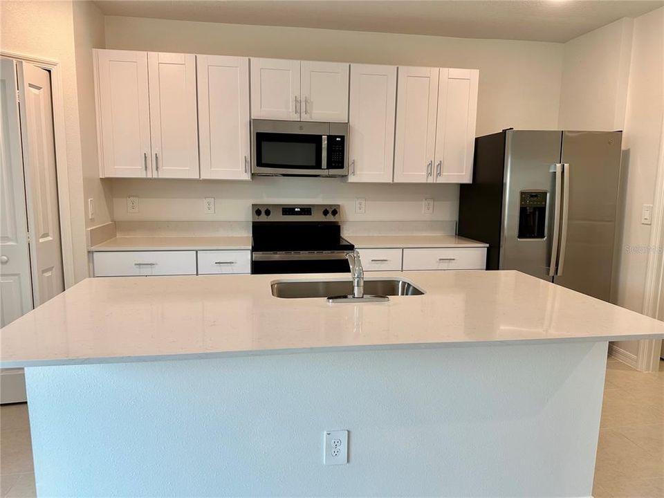 В аренду: $2,800 (5 спален, 2 ванн, 2112 Квадратных фут)