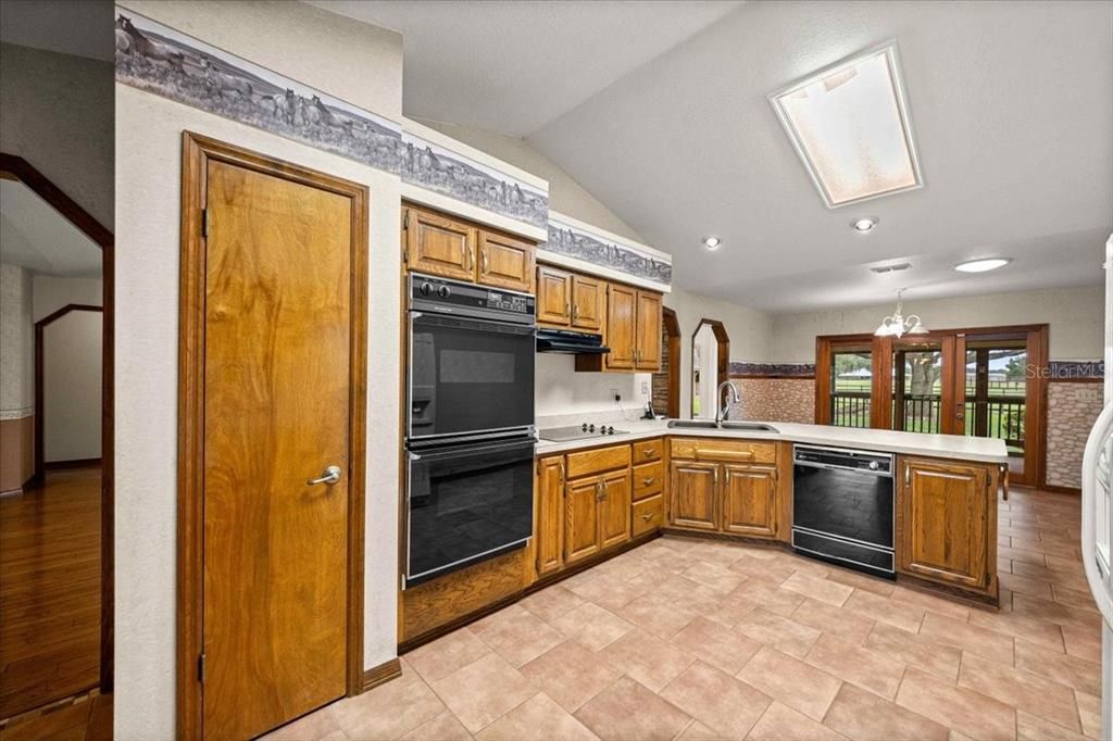 For Sale: $1,290,000 (4 beds, 4 baths, 5438 Square Feet)