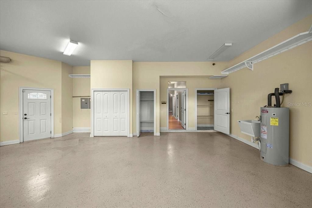 For Sale: $1,290,000 (4 beds, 4 baths, 5438 Square Feet)