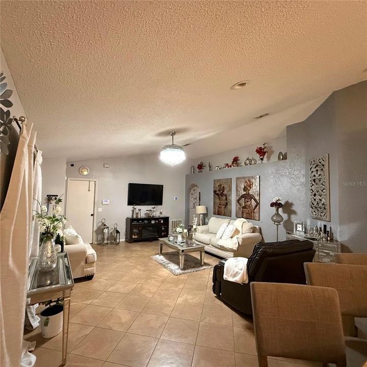 На продажу: $354,900 (3 спален, 2 ванн, 1292 Квадратных фут)