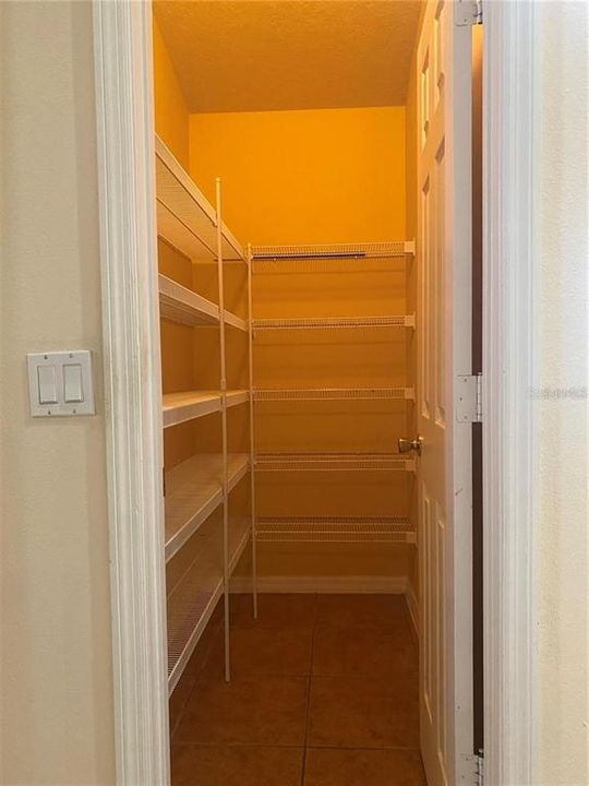 В аренду: $2,700 (4 спален, 2 ванн, 2085 Квадратных фут)