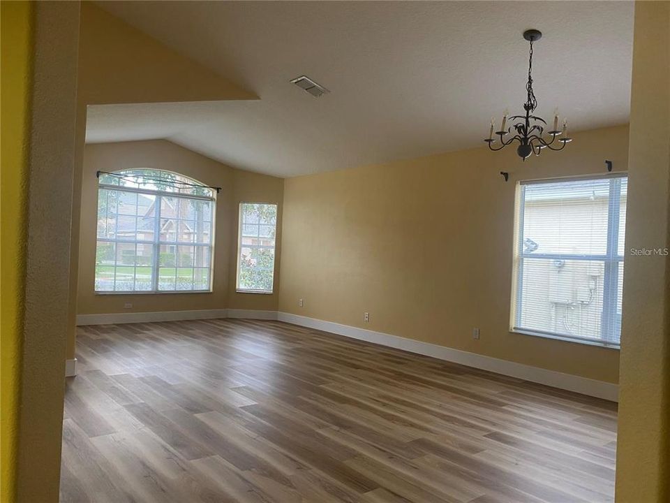 В аренду: $2,700 (4 спален, 2 ванн, 2085 Квадратных фут)