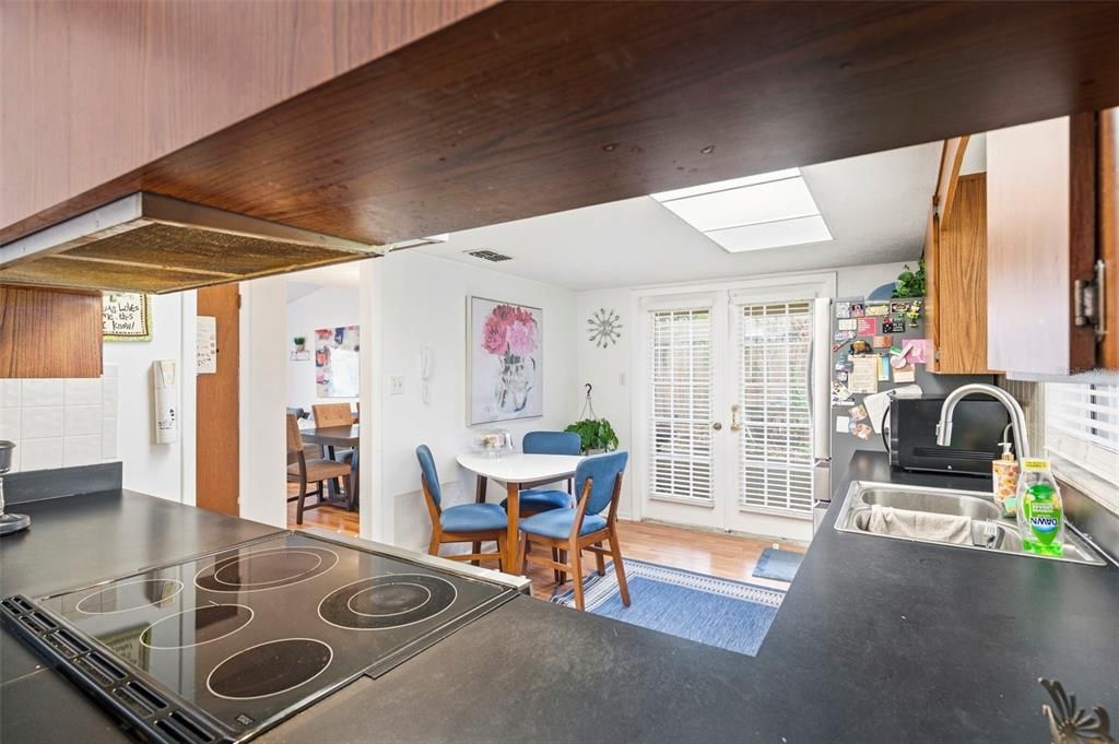 En Venta: $475,000 (4 camas, 2 baños, 1879 Pies cuadrados)