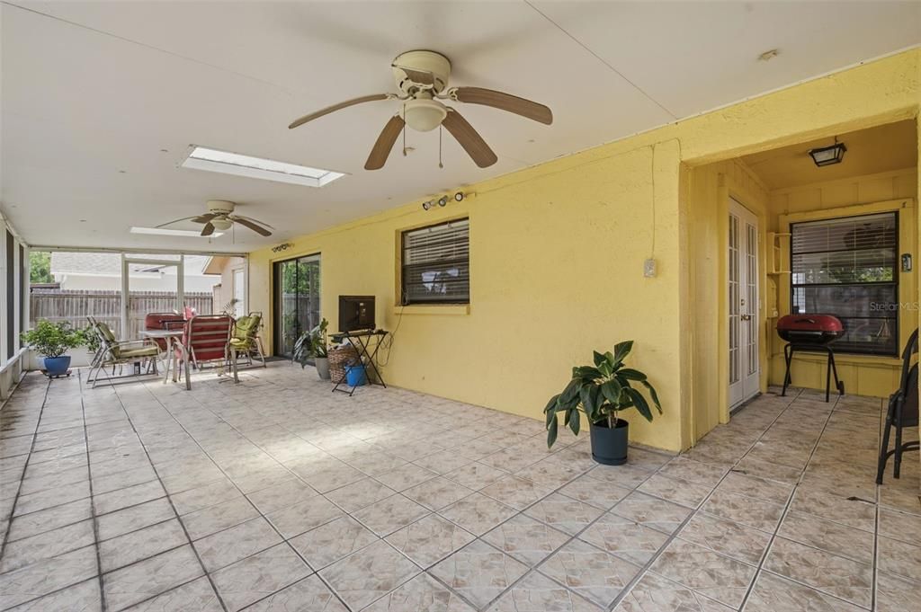 En Venta: $475,000 (4 camas, 2 baños, 1879 Pies cuadrados)