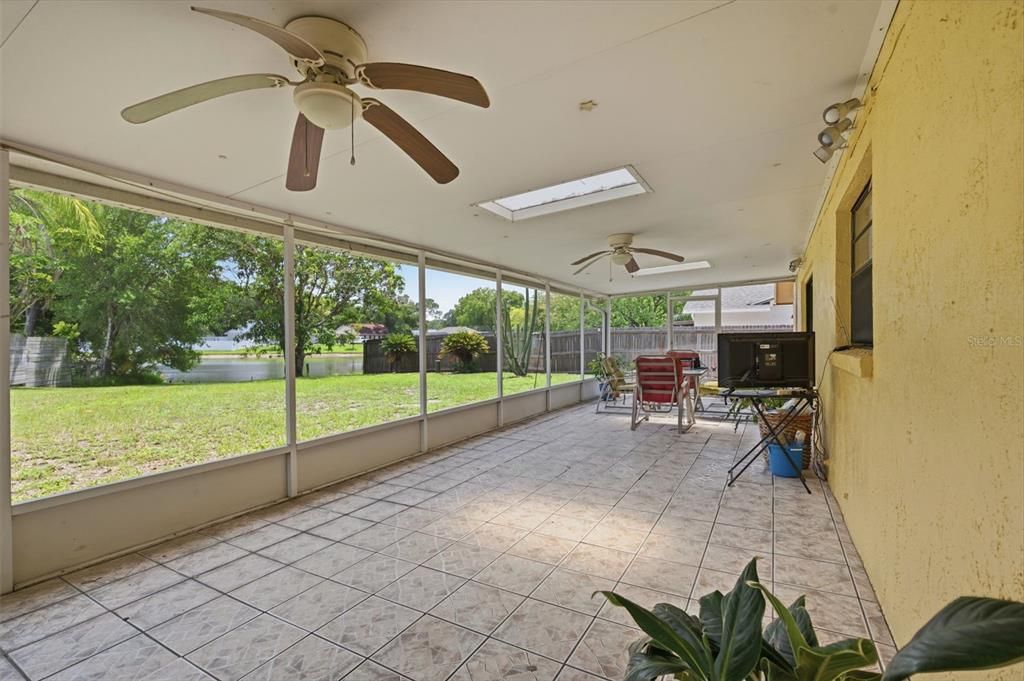 En Venta: $475,000 (4 camas, 2 baños, 1879 Pies cuadrados)