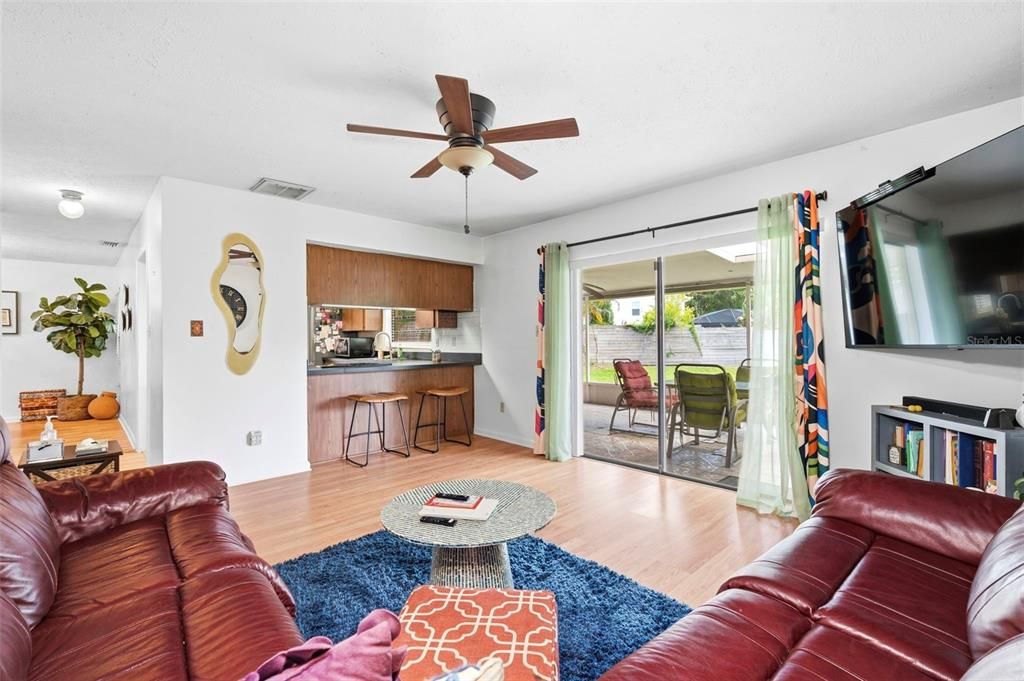 En Venta: $475,000 (4 camas, 2 baños, 1879 Pies cuadrados)