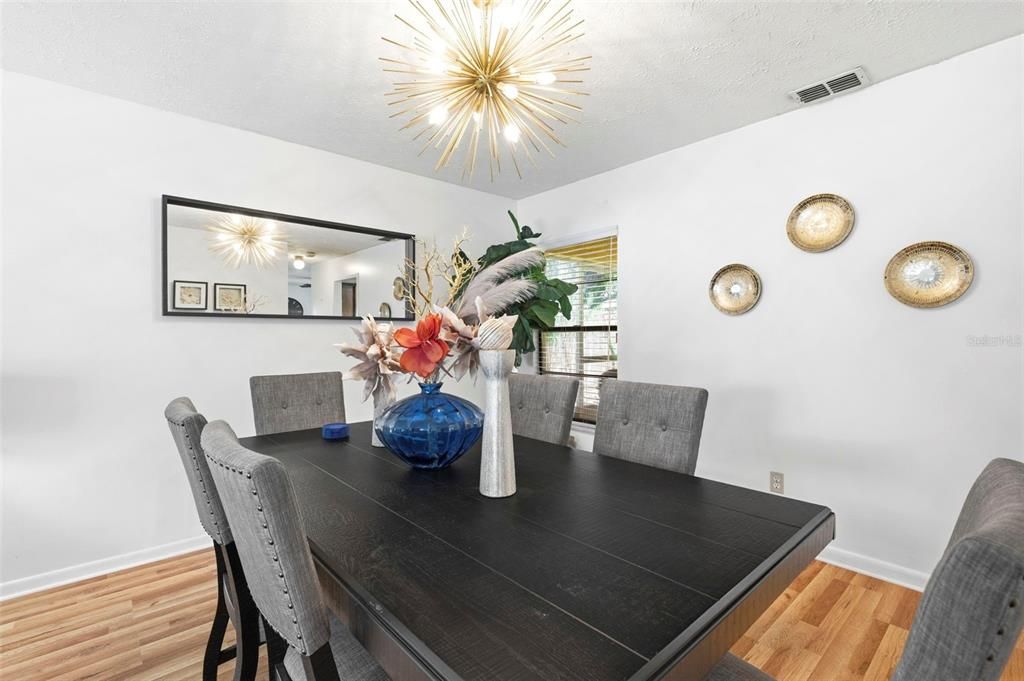 En Venta: $475,000 (4 camas, 2 baños, 1879 Pies cuadrados)