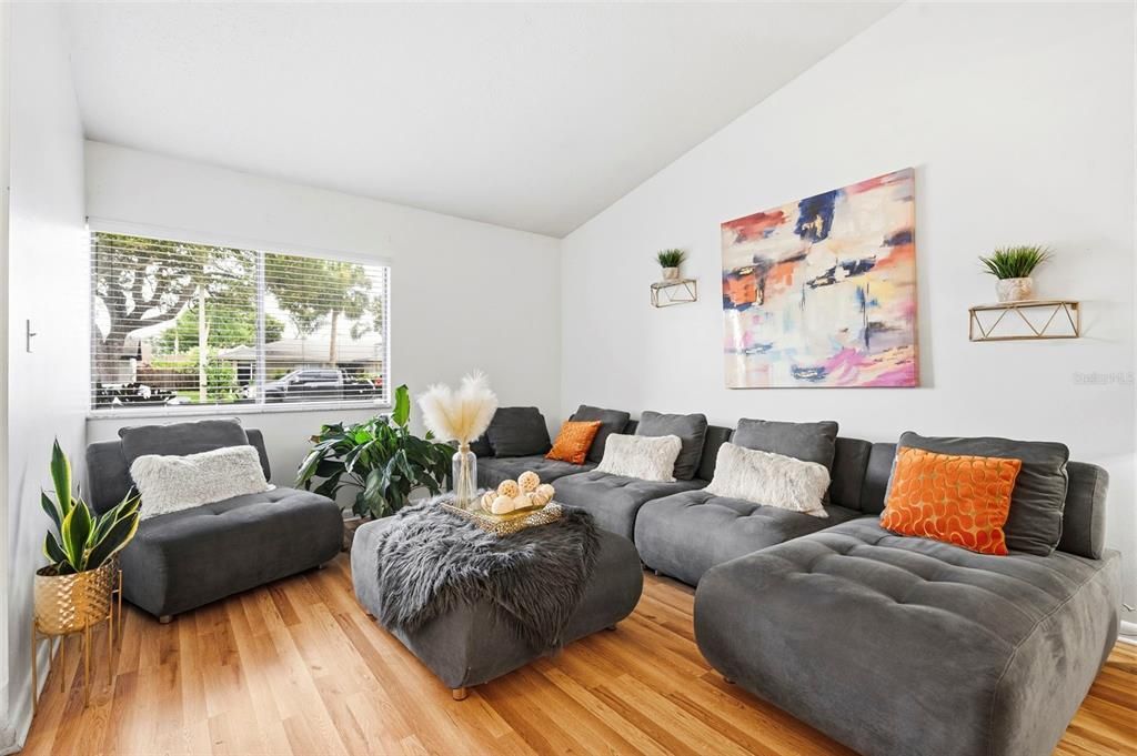 En Venta: $475,000 (4 camas, 2 baños, 1879 Pies cuadrados)