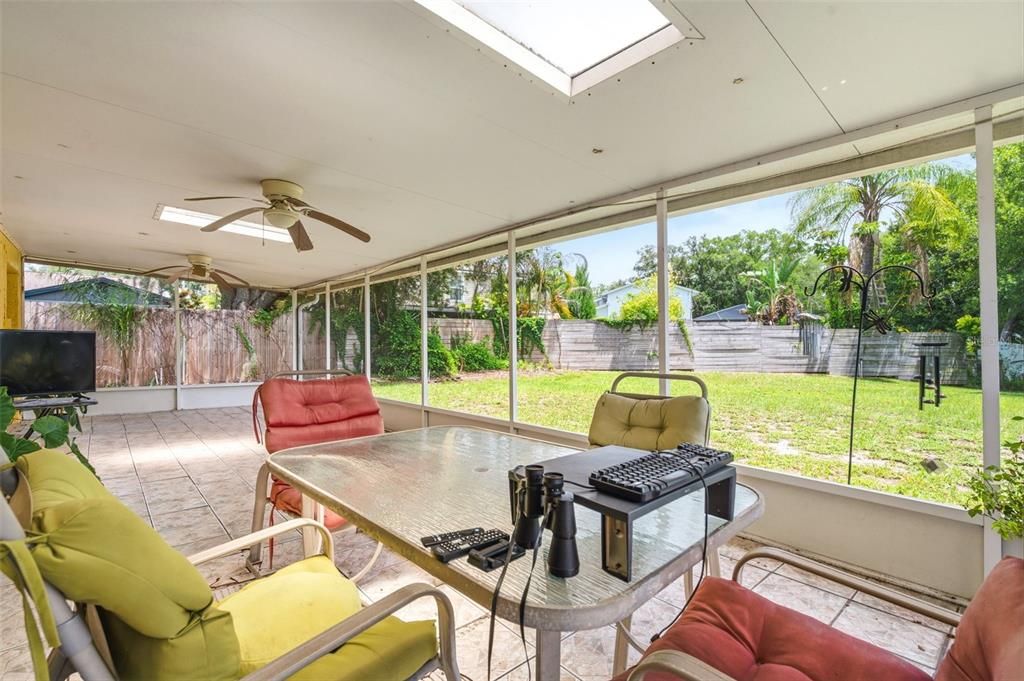 En Venta: $475,000 (4 camas, 2 baños, 1879 Pies cuadrados)