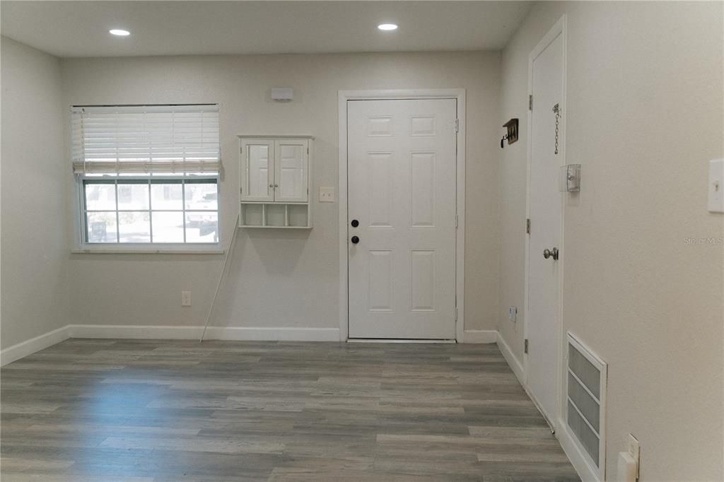 En Venta: $359,900 (3 camas, 3 baños, 1501 Pies cuadrados)