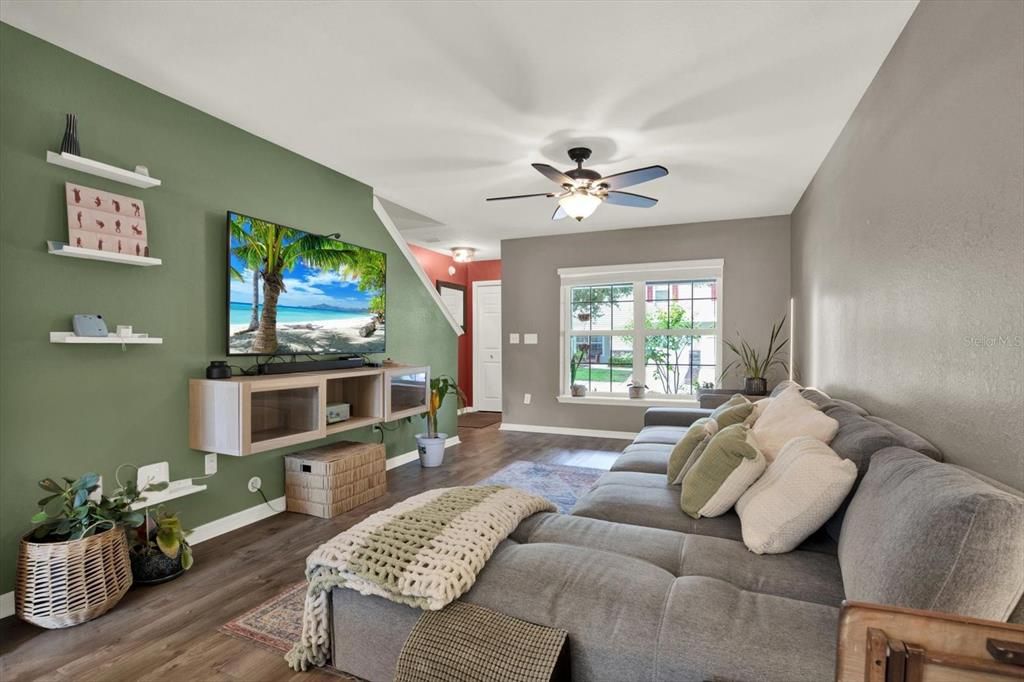 For Rent: $2,500 (3 beds, 2 baths, 1461 Square Feet)
