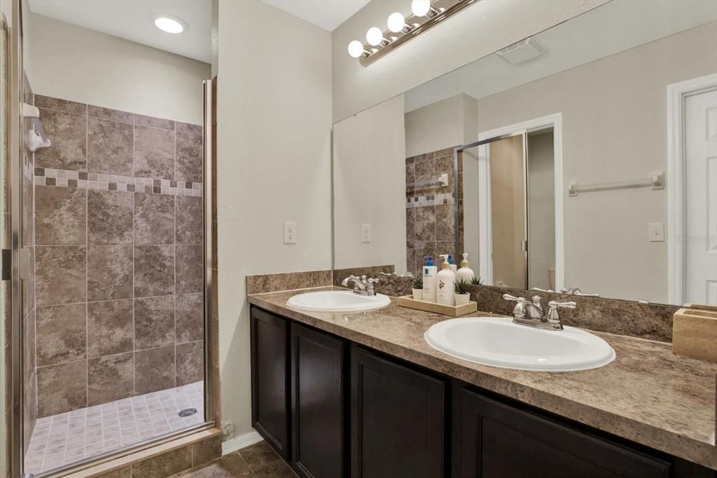 For Rent: $2,500 (3 beds, 2 baths, 1461 Square Feet)