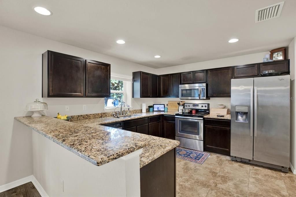 For Rent: $2,500 (3 beds, 2 baths, 1461 Square Feet)