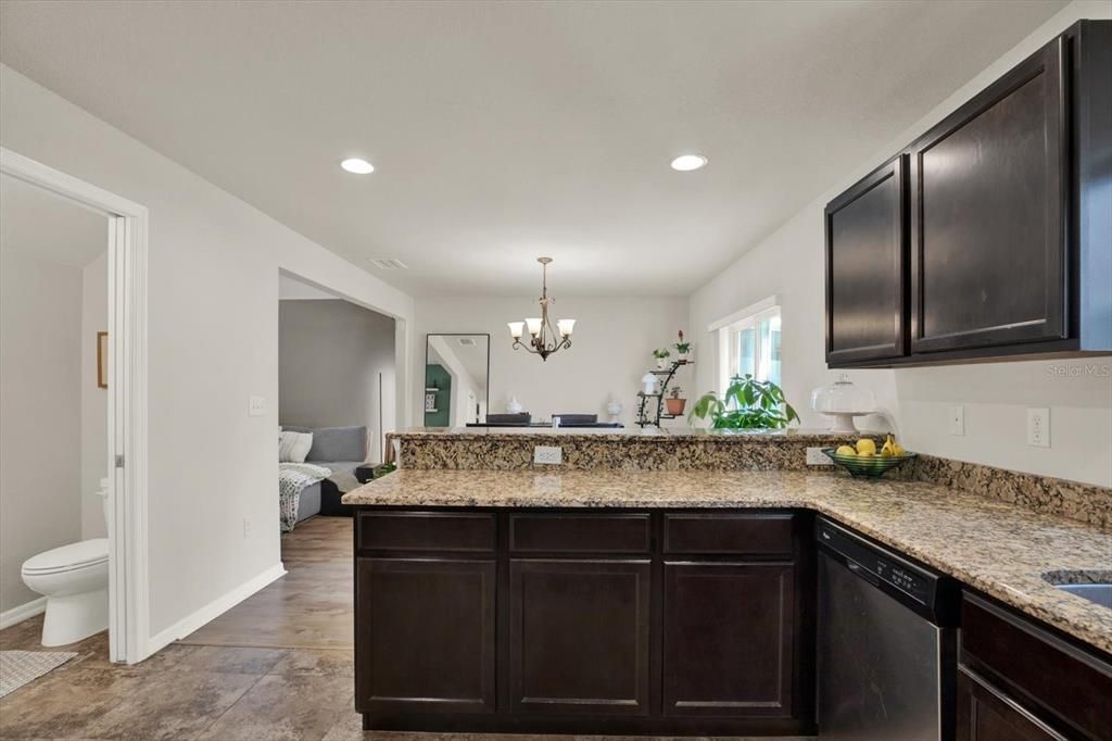 For Rent: $2,500 (3 beds, 2 baths, 1461 Square Feet)