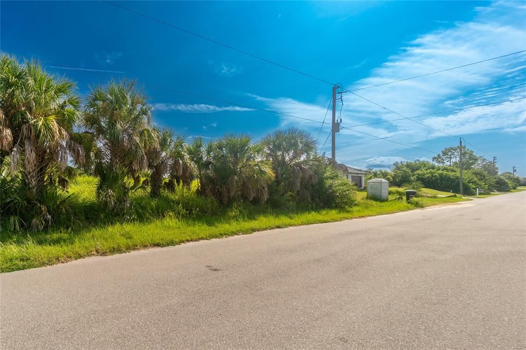 На продажу: $58,000 (0.23 acres)