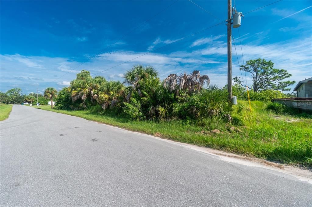 На продажу: $58,000 (0.23 acres)