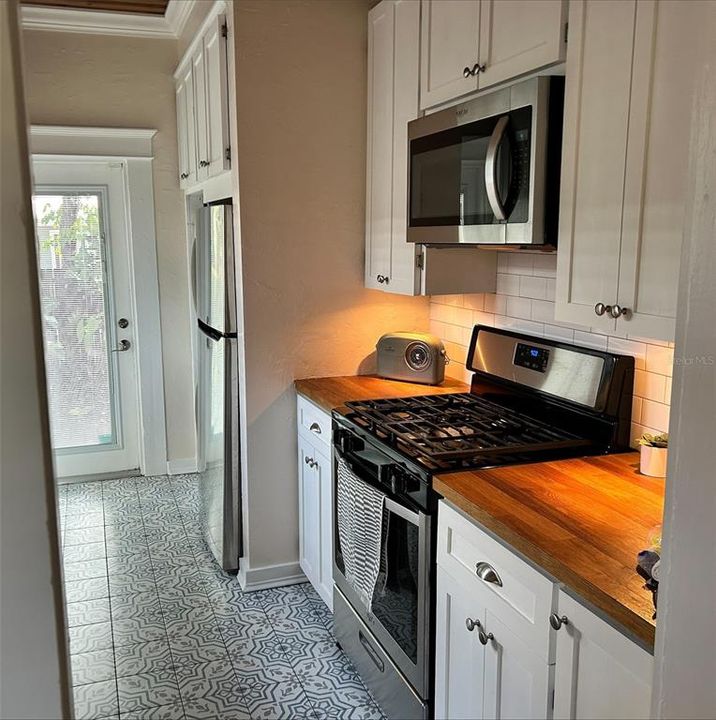 En Venta: $374,000 (2 camas, 1 baños, 906 Pies cuadrados)