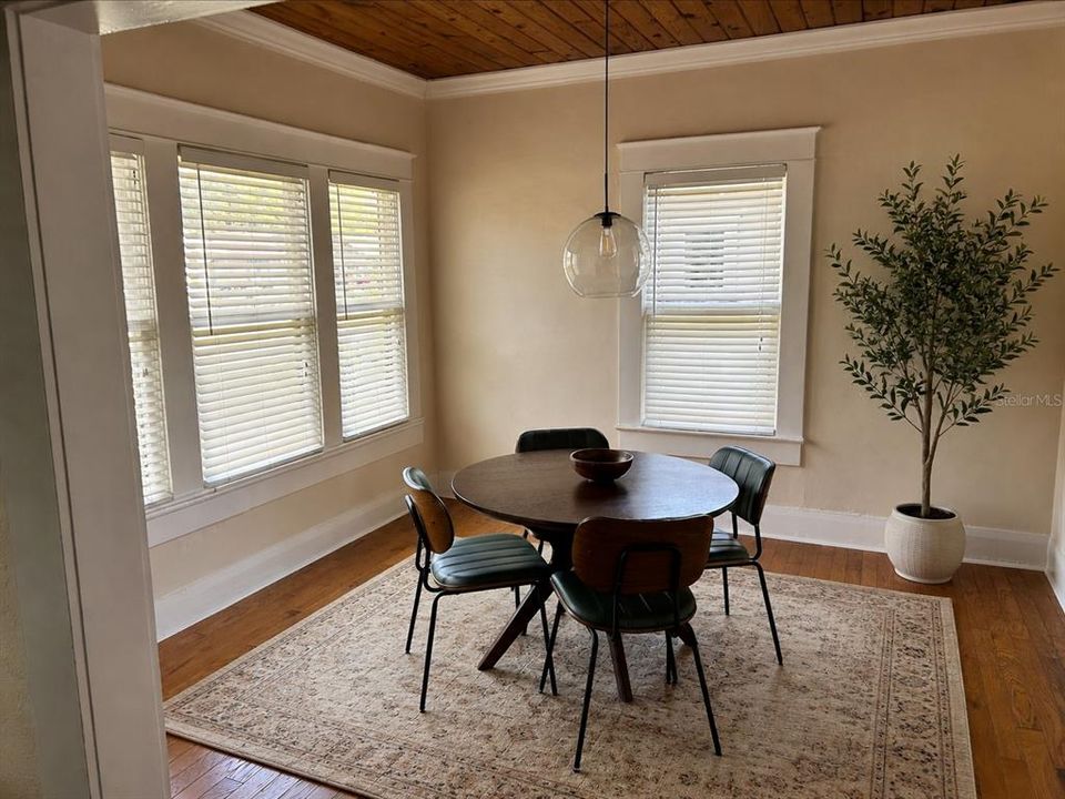 En Venta: $374,000 (2 camas, 1 baños, 906 Pies cuadrados)