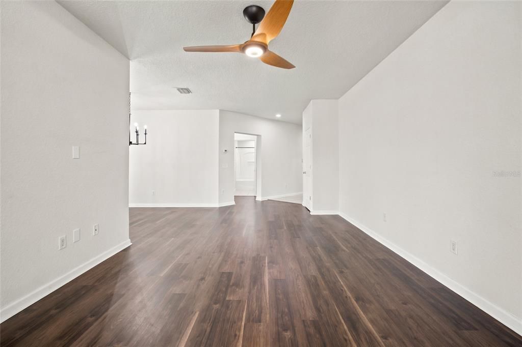 For Sale: $199,900 (2 beds, 2 baths, 1490 Square Feet)