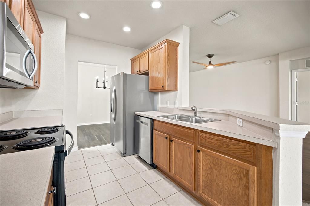 For Sale: $199,900 (2 beds, 2 baths, 1490 Square Feet)
