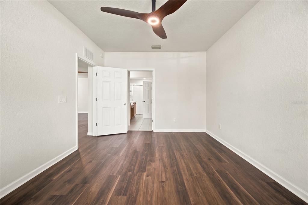 For Sale: $199,900 (2 beds, 2 baths, 1490 Square Feet)