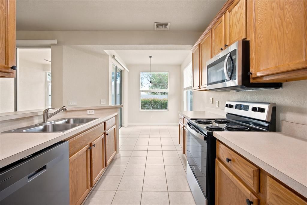For Sale: $199,900 (2 beds, 2 baths, 1490 Square Feet)