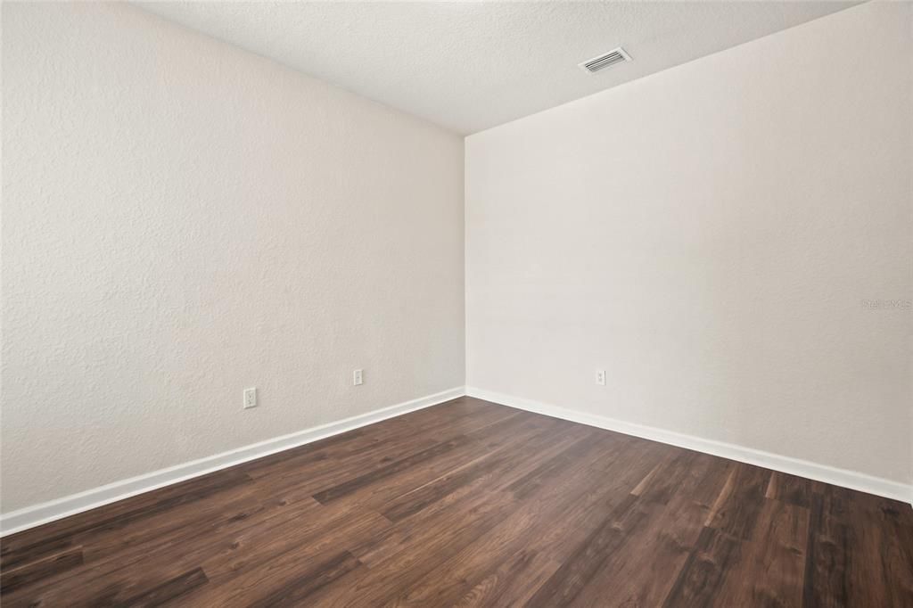For Sale: $199,900 (2 beds, 2 baths, 1490 Square Feet)