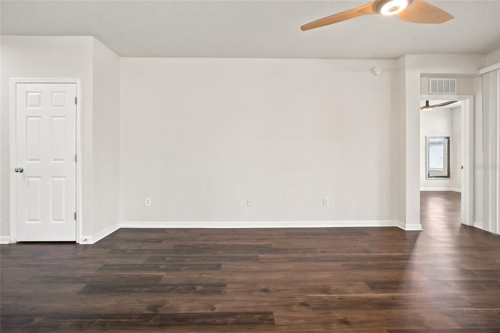 For Sale: $199,900 (2 beds, 2 baths, 1490 Square Feet)