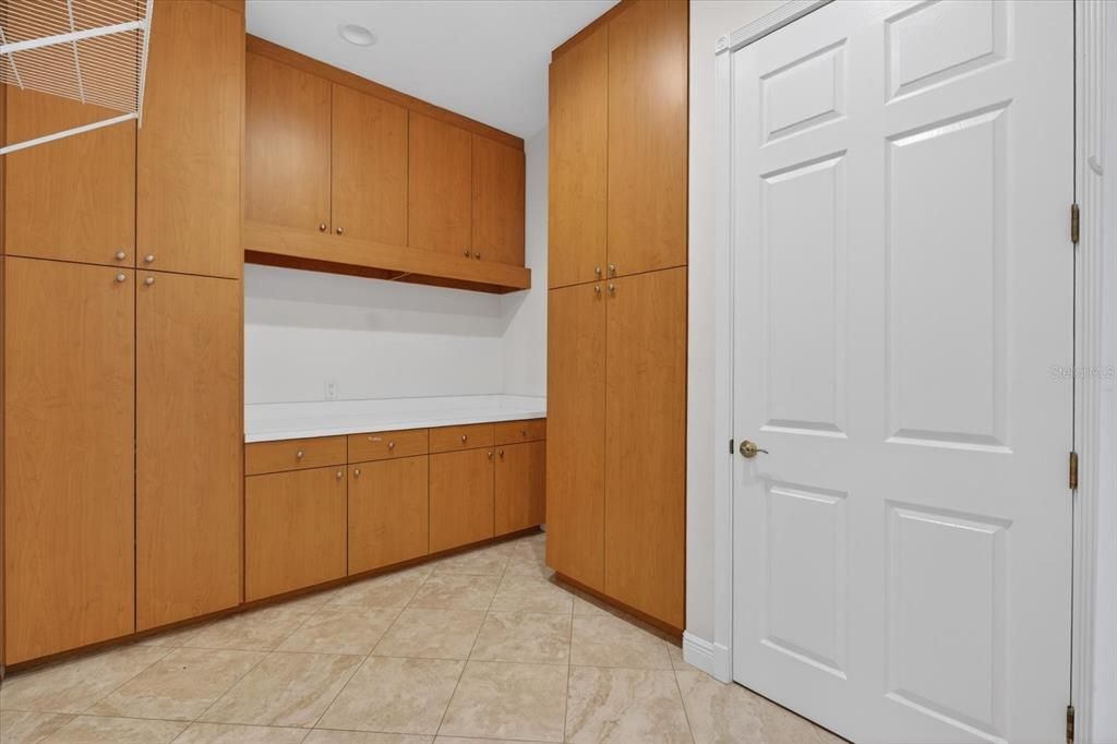 На продажу: $1,275,000 (6 спален, 3 ванн, 4429 Квадратных фут)