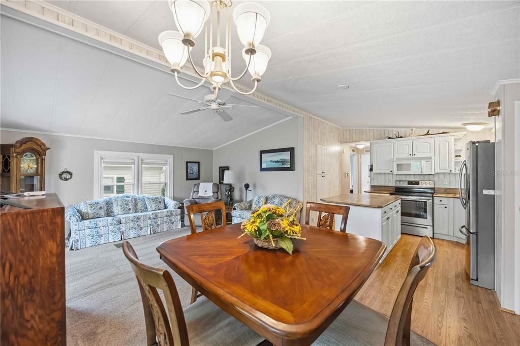En Venta: $249,900 (2 camas, 2 baños, 1289 Pies cuadrados)