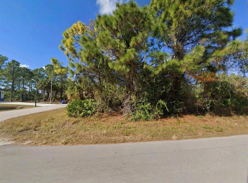 На продажу: $19,900 (0.25 acres)