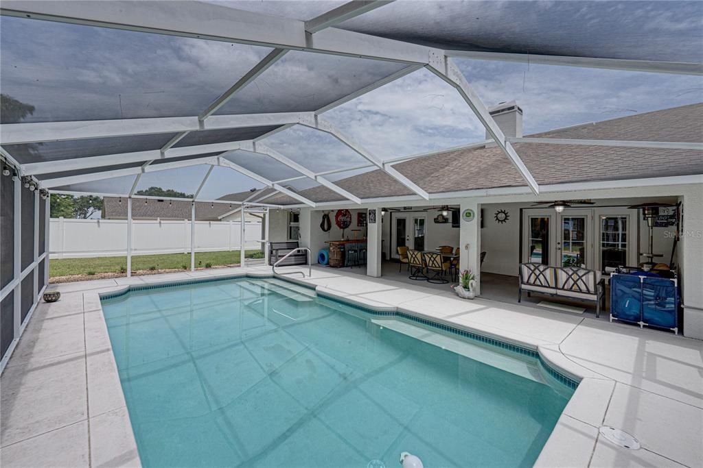 Activo con contrato: $454,900 (3 camas, 2 baños, 2203 Pies cuadrados)
