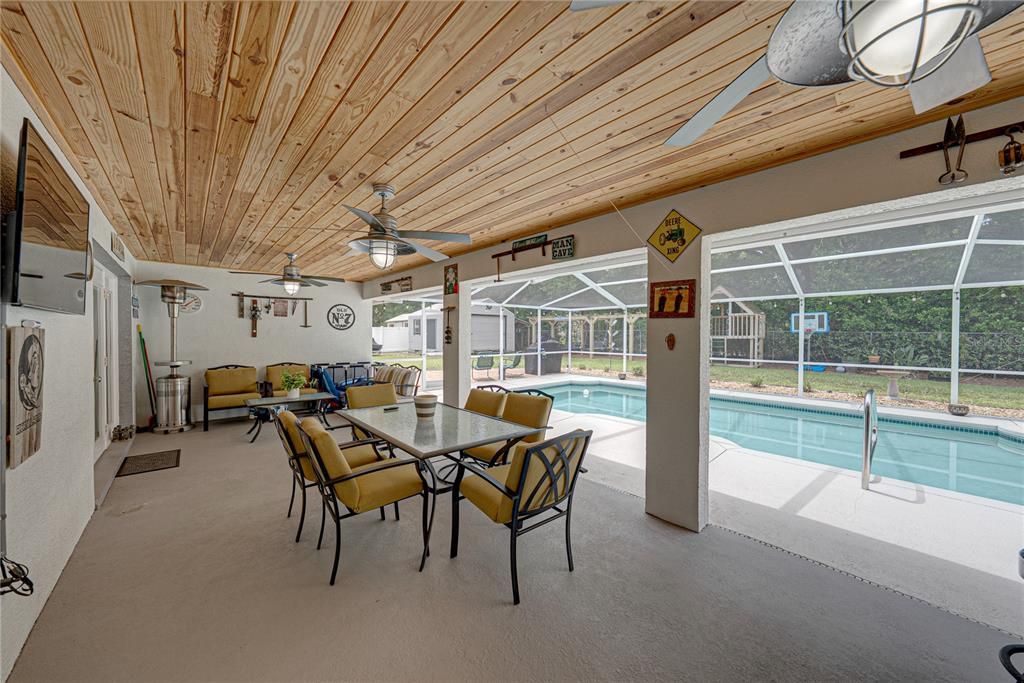Activo con contrato: $454,900 (3 camas, 2 baños, 2203 Pies cuadrados)