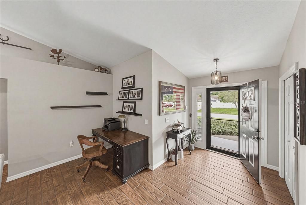 Activo con contrato: $454,900 (3 camas, 2 baños, 2203 Pies cuadrados)