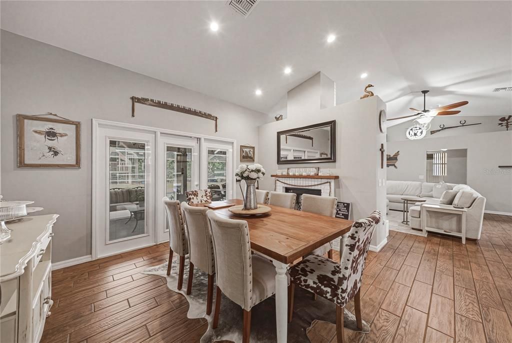 Activo con contrato: $454,900 (3 camas, 2 baños, 2203 Pies cuadrados)