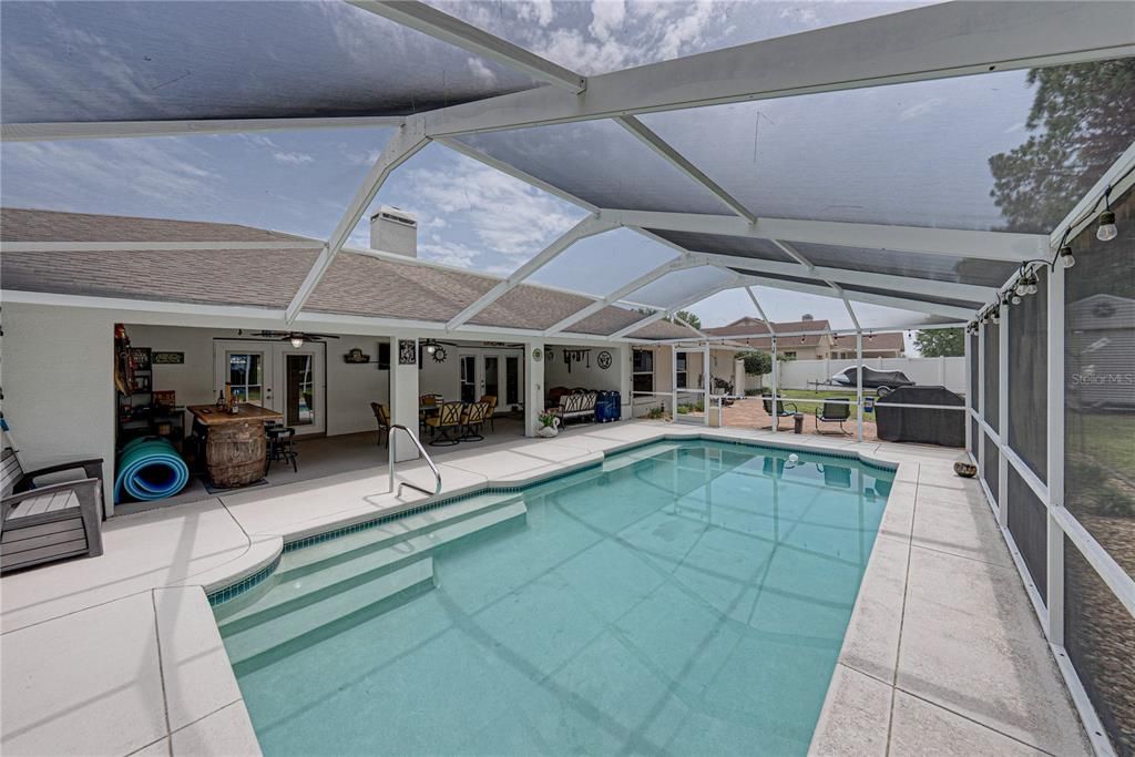 Activo con contrato: $454,900 (3 camas, 2 baños, 2203 Pies cuadrados)