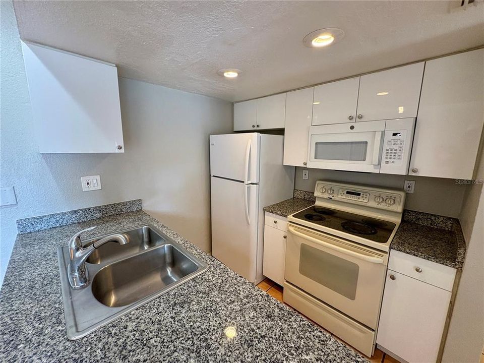 For Rent: $1,475 (2 beds, 2 baths, 850 Square Feet)