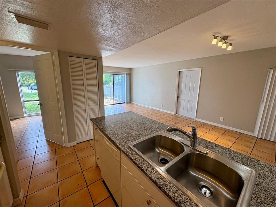 For Rent: $1,475 (2 beds, 2 baths, 850 Square Feet)